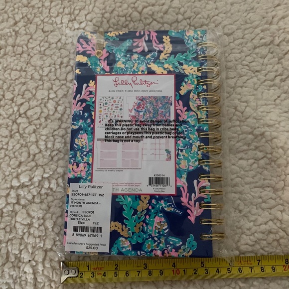 Lilly Pulitzer 2021 Agenda Planner - Picture 9 of 10